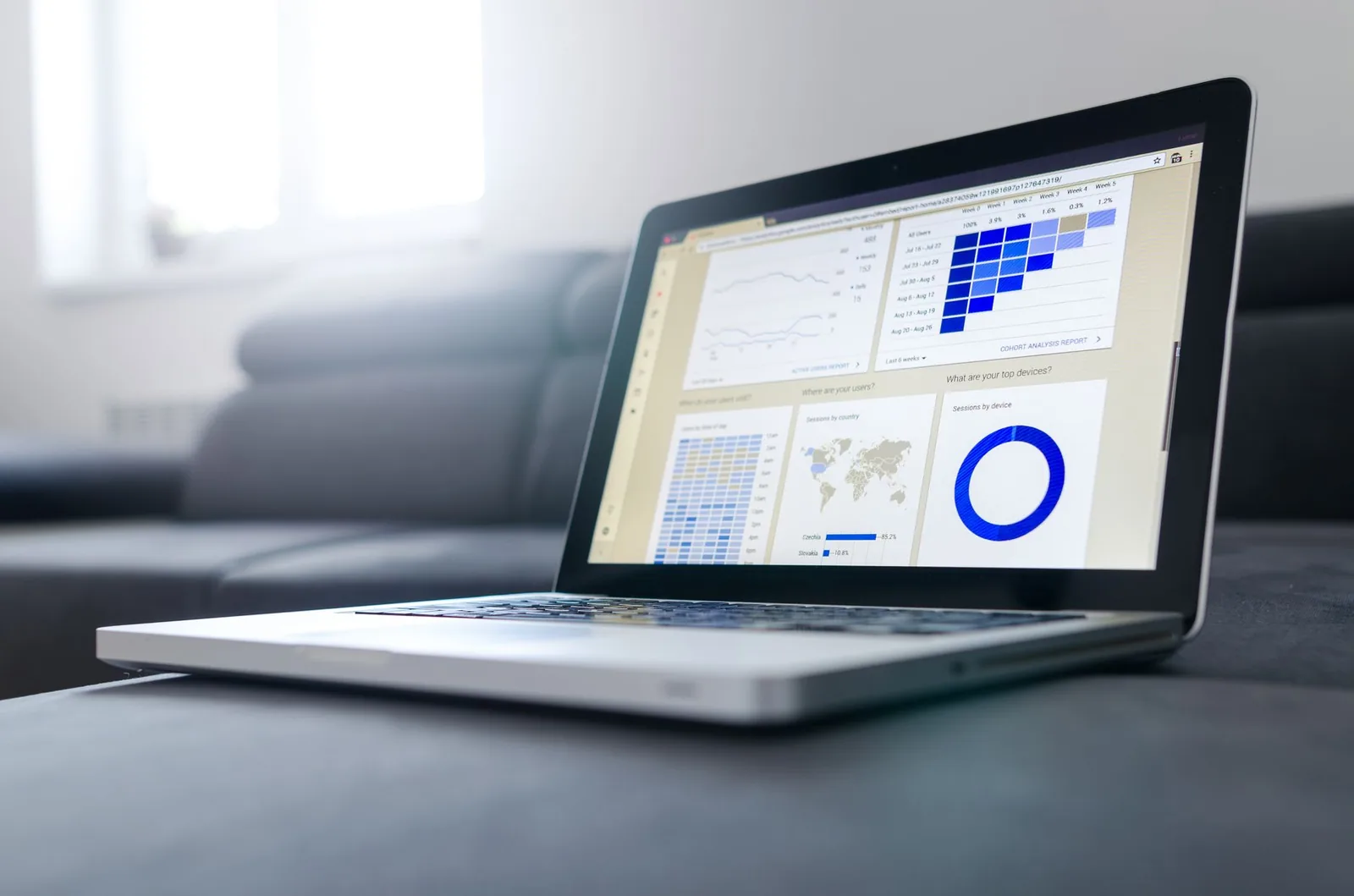 Analytics dashboard displaying RAG evaluation metrics comparing Ragas, TruLens and DeepEval performance